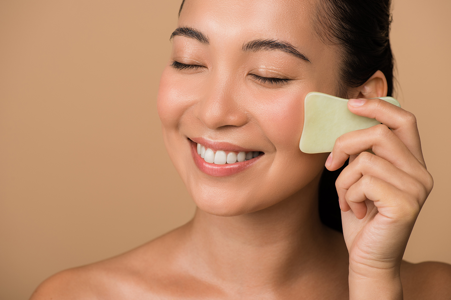 The Beauty Benefits of Gua Sha: The Original Form of At-Home Self-Care